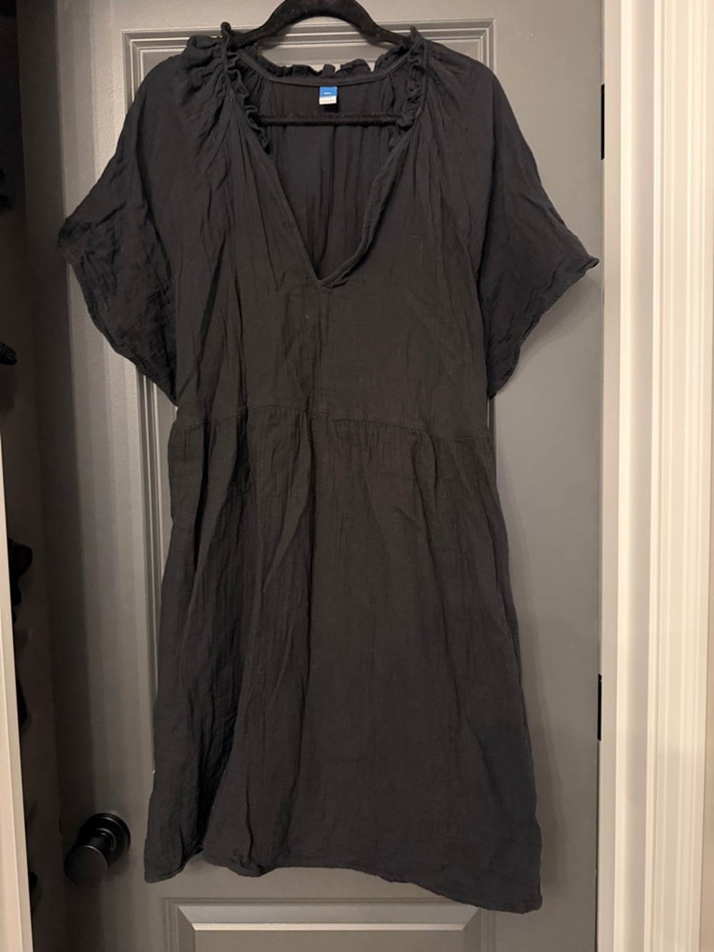 Old Navy Black Lightweight Gauze V-Neck Short Sleeve Dress